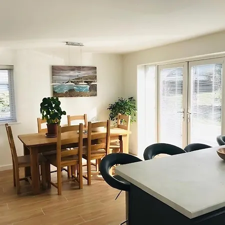 Holiday home A Modern In The Heart Of Saint Merryn
