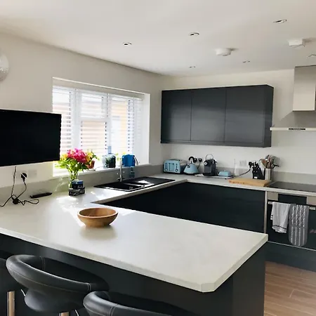 A Modern In The Heart Of * Saint Merryn